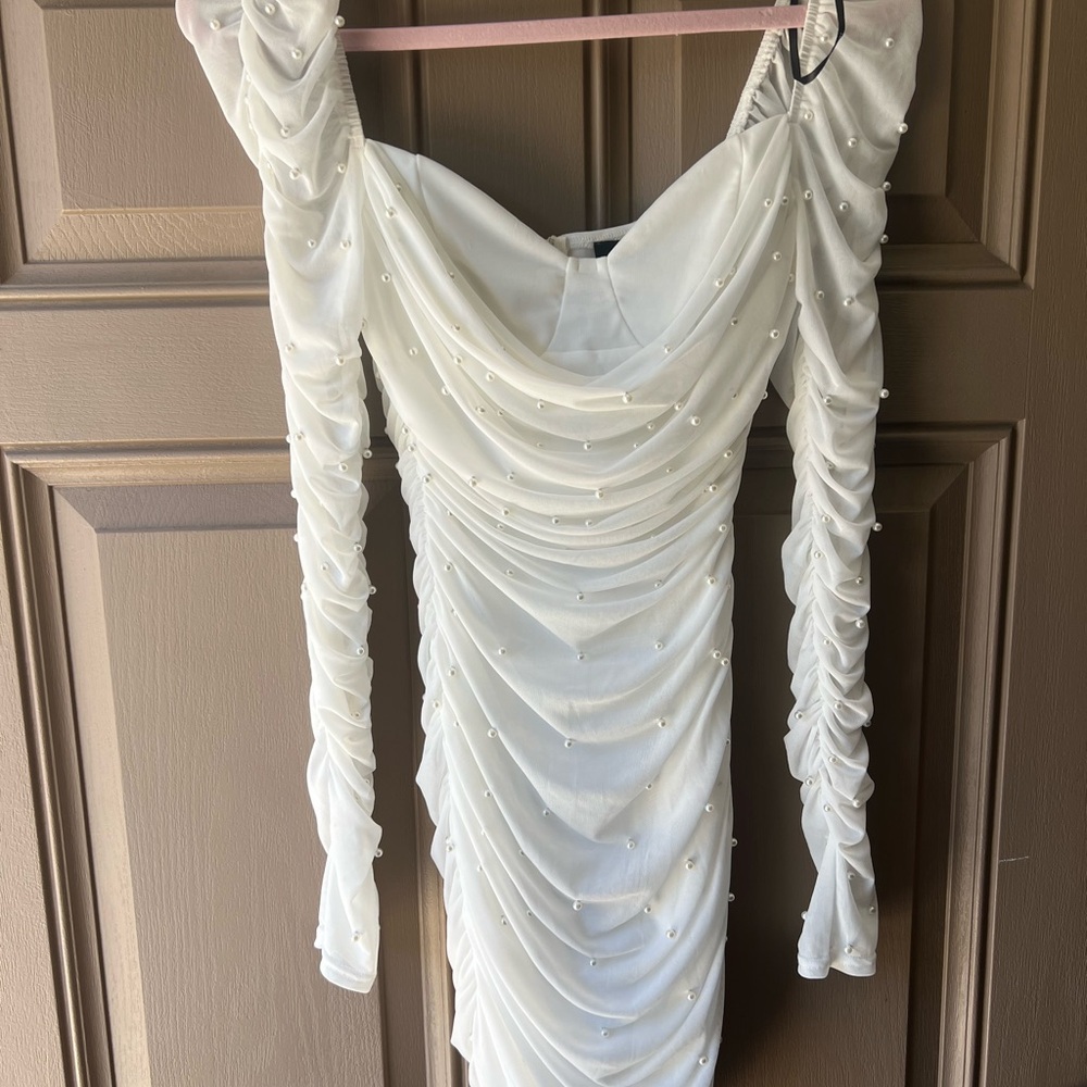 🛑🛑🛑Forever 21 White Long Sleeve Ruched Dress🛑🛑🛑